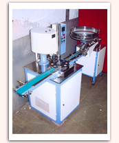 AUTOMATIC MACHINE FOR PLASTIC CAPS