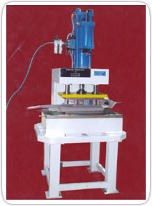 PNEUMATIC OR HYDRAULIC PRESS